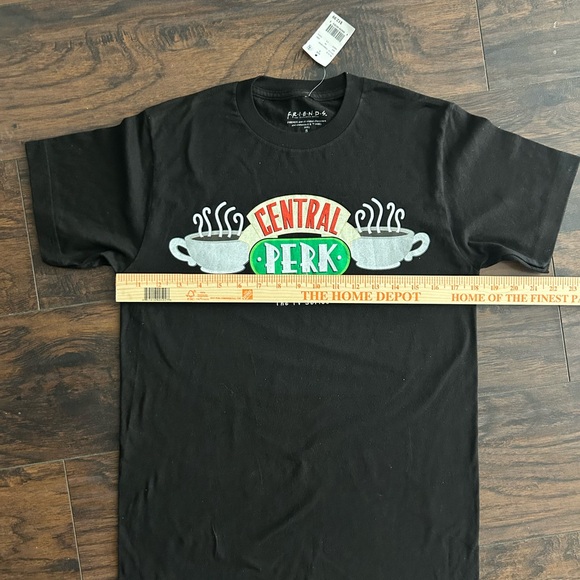 Friends Tshirts size small - Picture 4 of 8